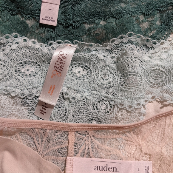 3-pair bundle of lacy thong panties - Picture 4 of 4